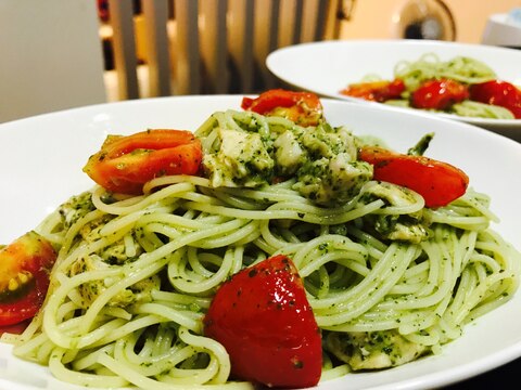 蒸し鶏とトマトのジェノベーゼ